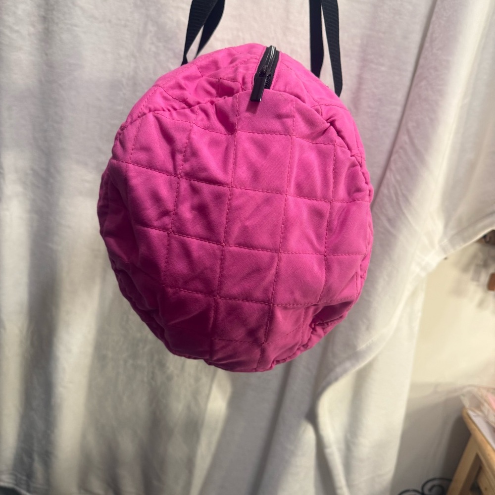Bloomingdale's Black and Pink Quilted Travel Bag - Picture 4 of 7